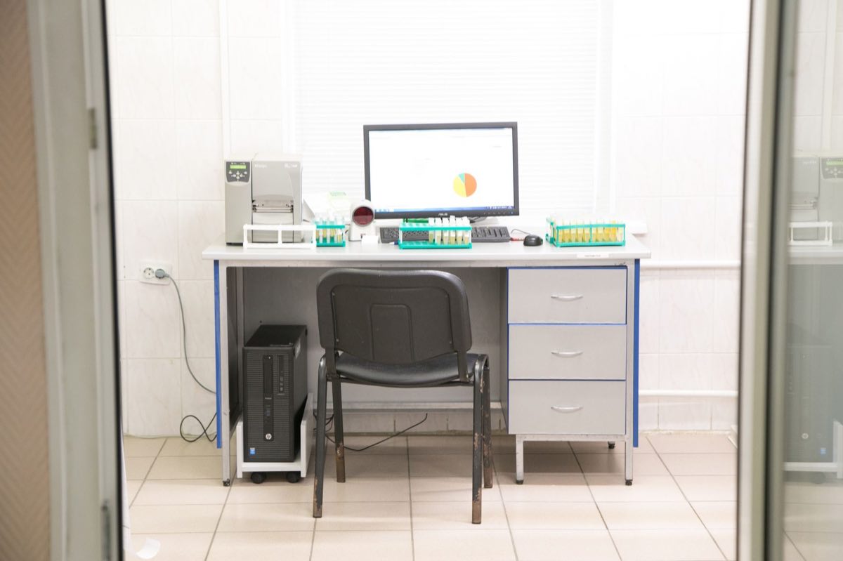 Clinical quality data reviewed for early signals