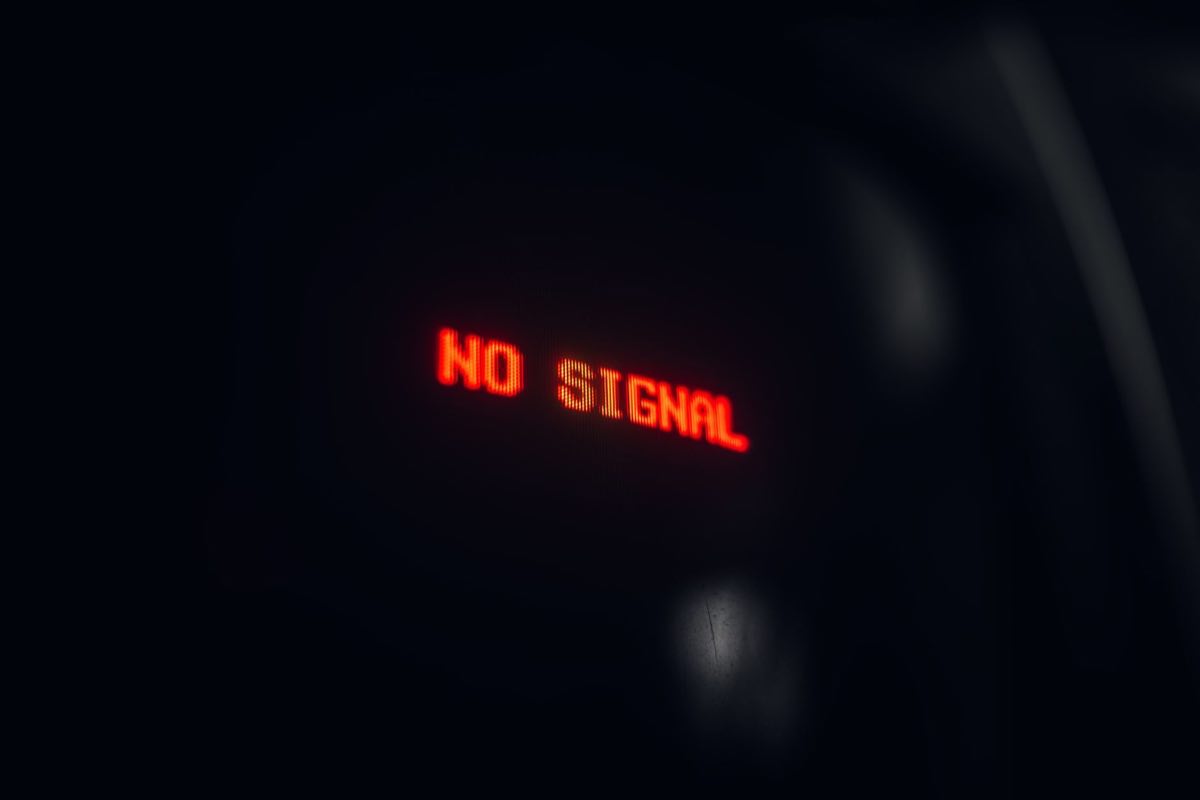 Warning indicator on a system, signalling an unmonitored control
