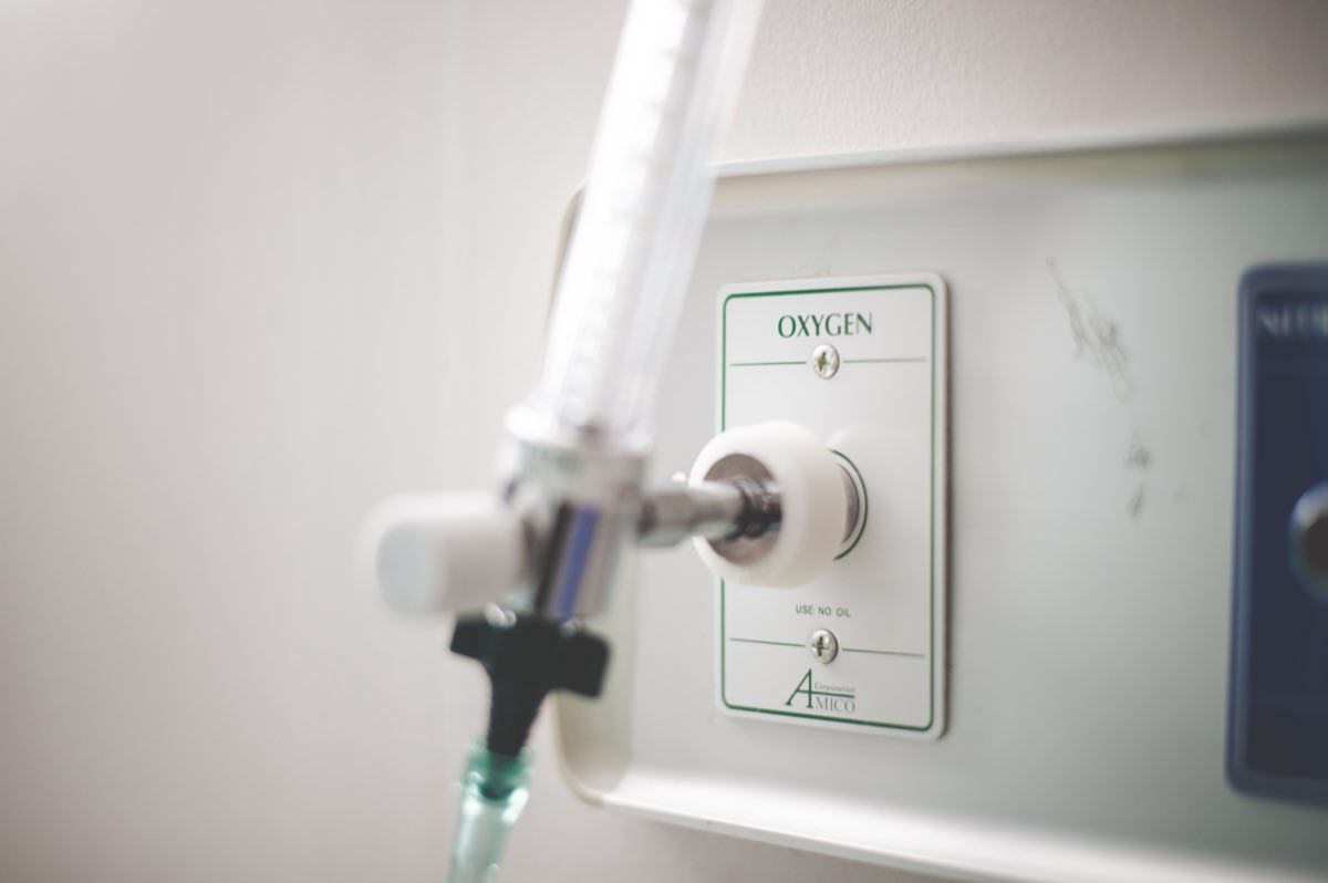 A detailed view of an oxygen outlet on a medical wall panel, used in healthcare facilities