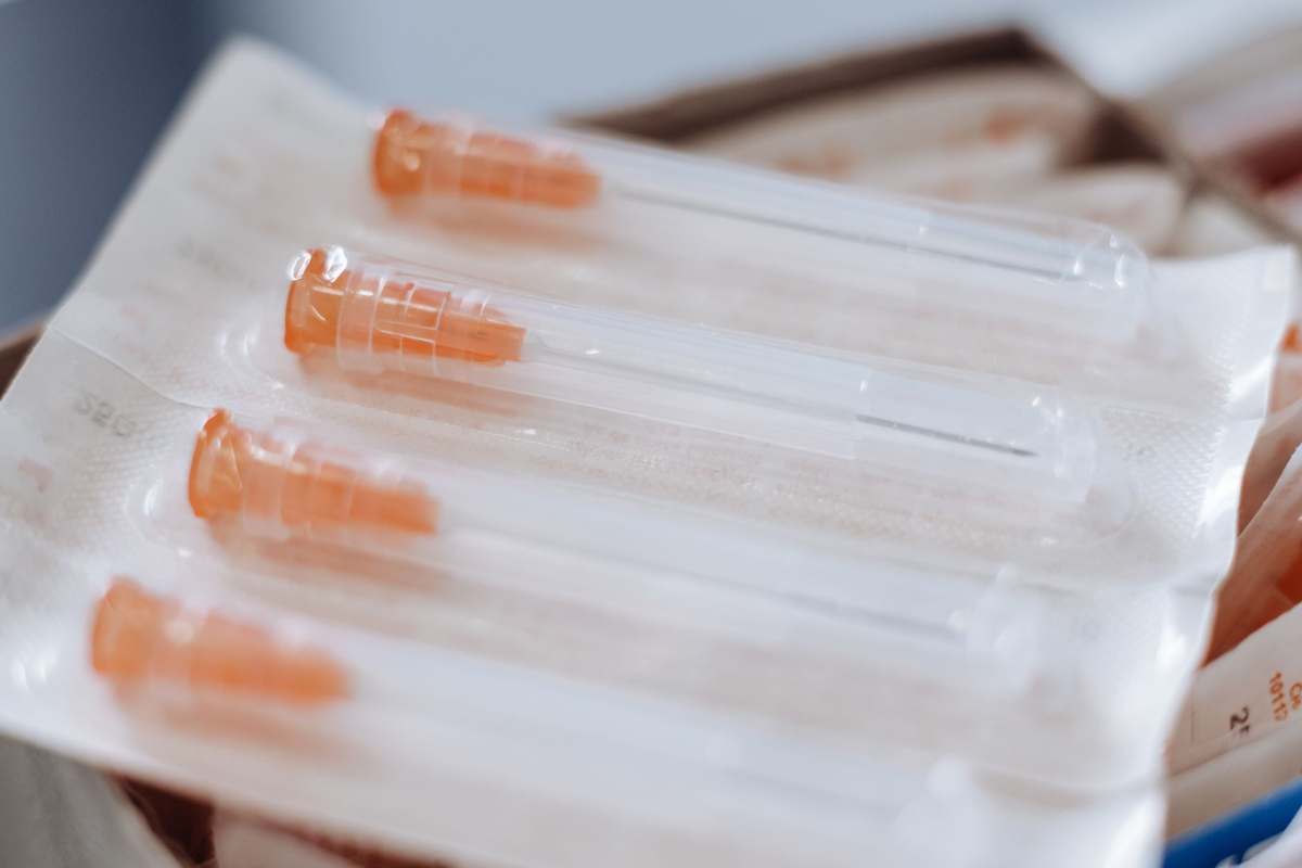 Sterile syringes arranged in protective packaging