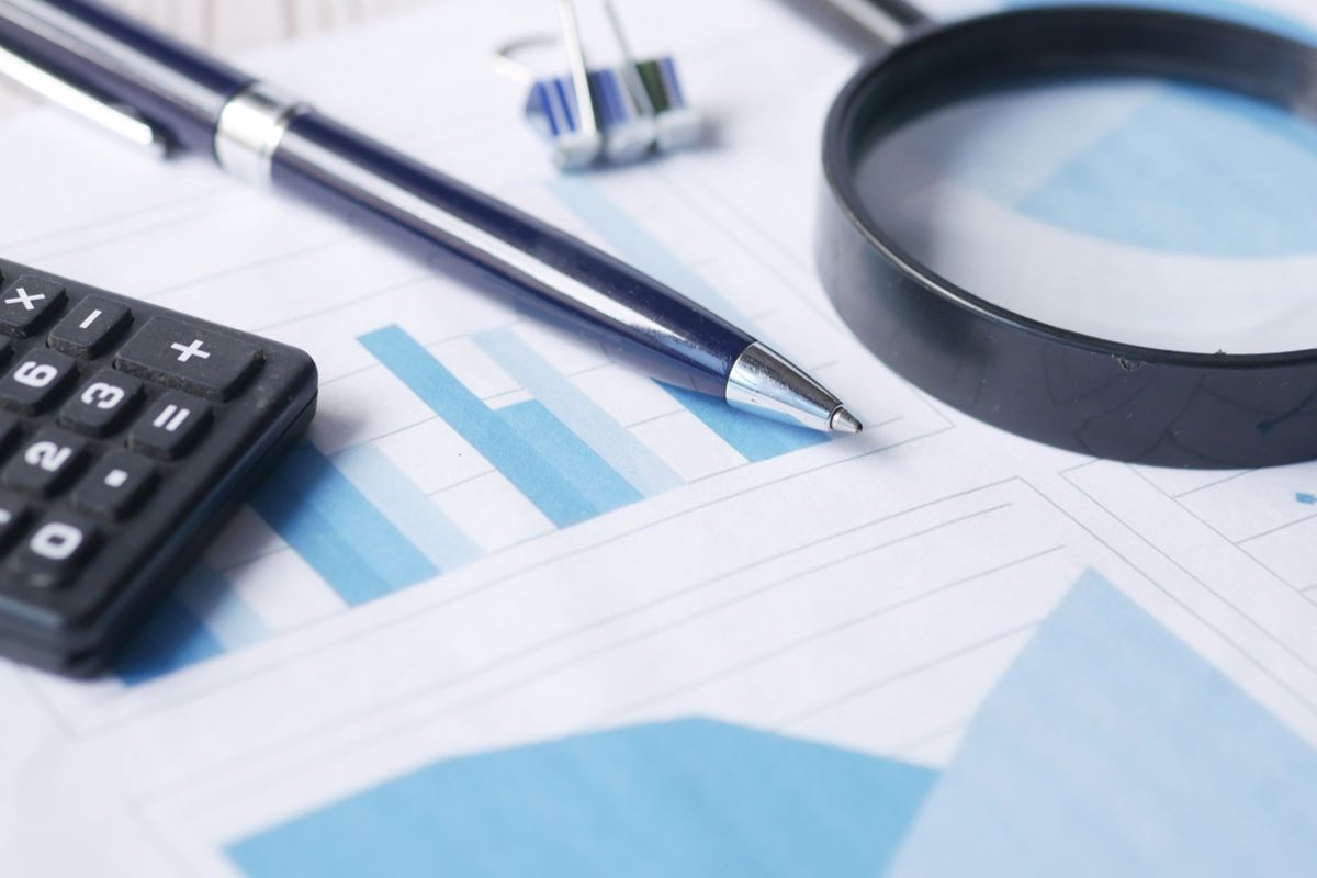Analysis of figures and documents during a review