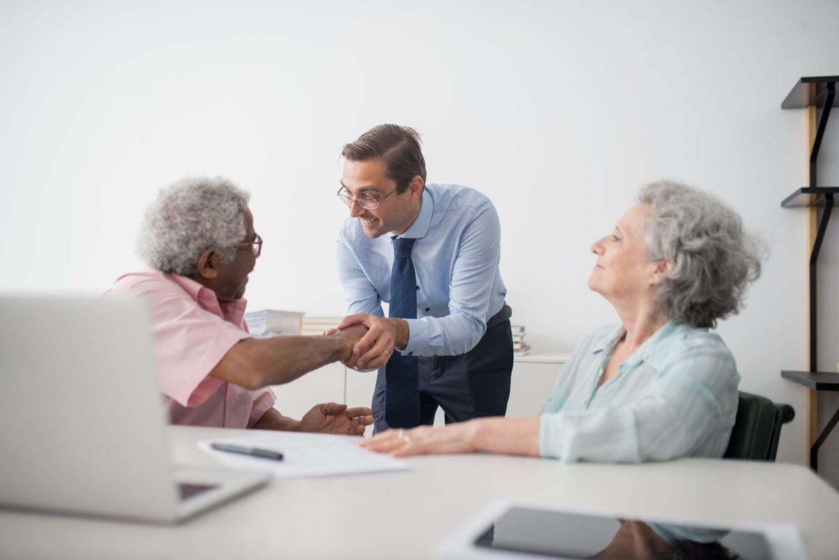 Senior regulatory consultant advising a client leadership team
