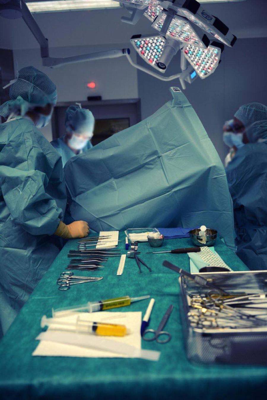 Surgical team in an operating room with an instrument tray