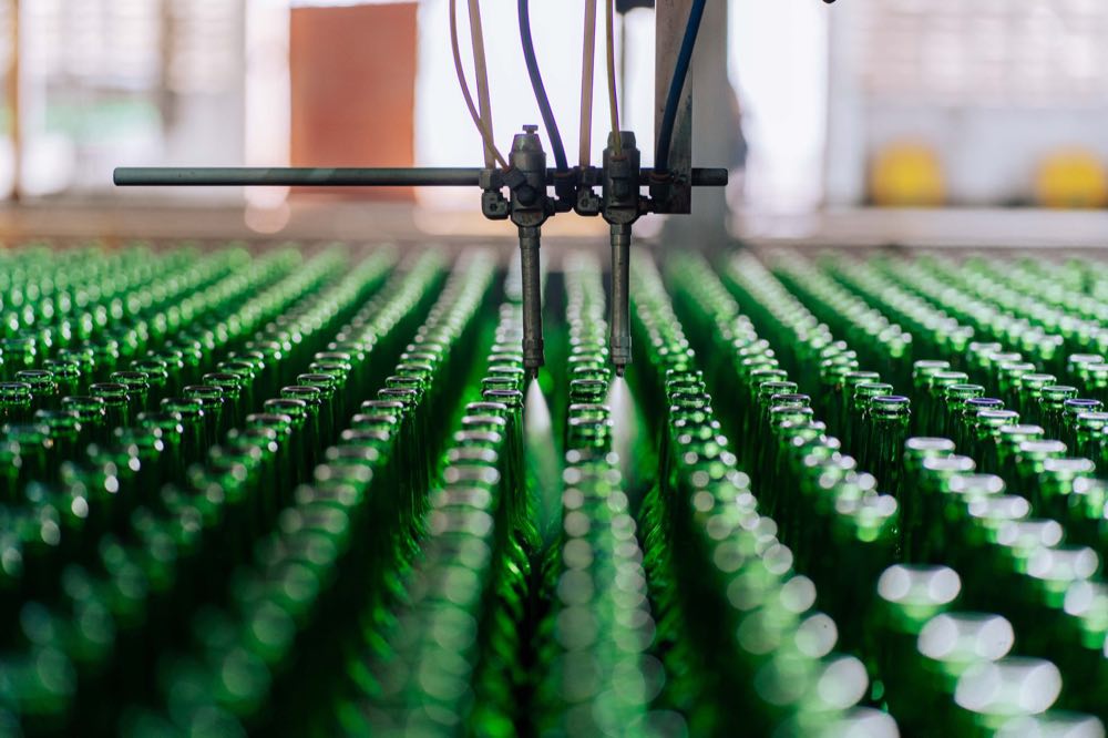 Automated glass vial line inside a pharmaceutical plant