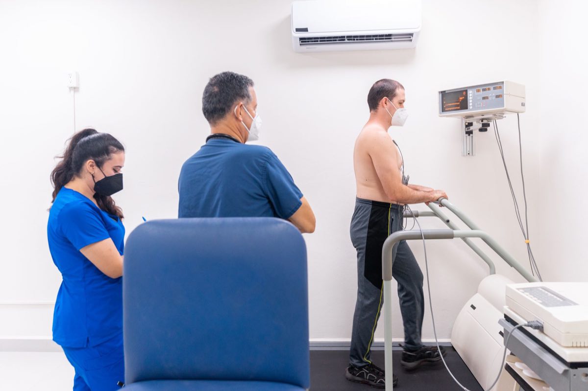 A patient undergoing a monitored clinical assessment