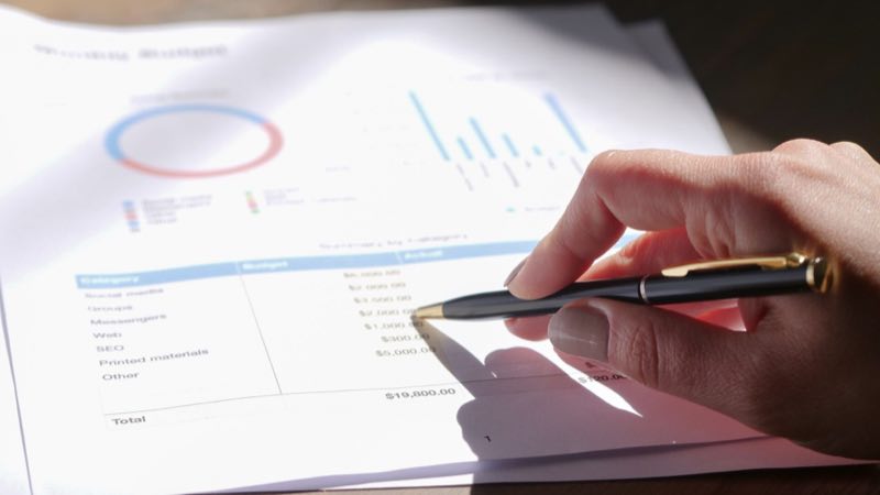 Analyst modeling the payer value case on a budget and evidence worksheet