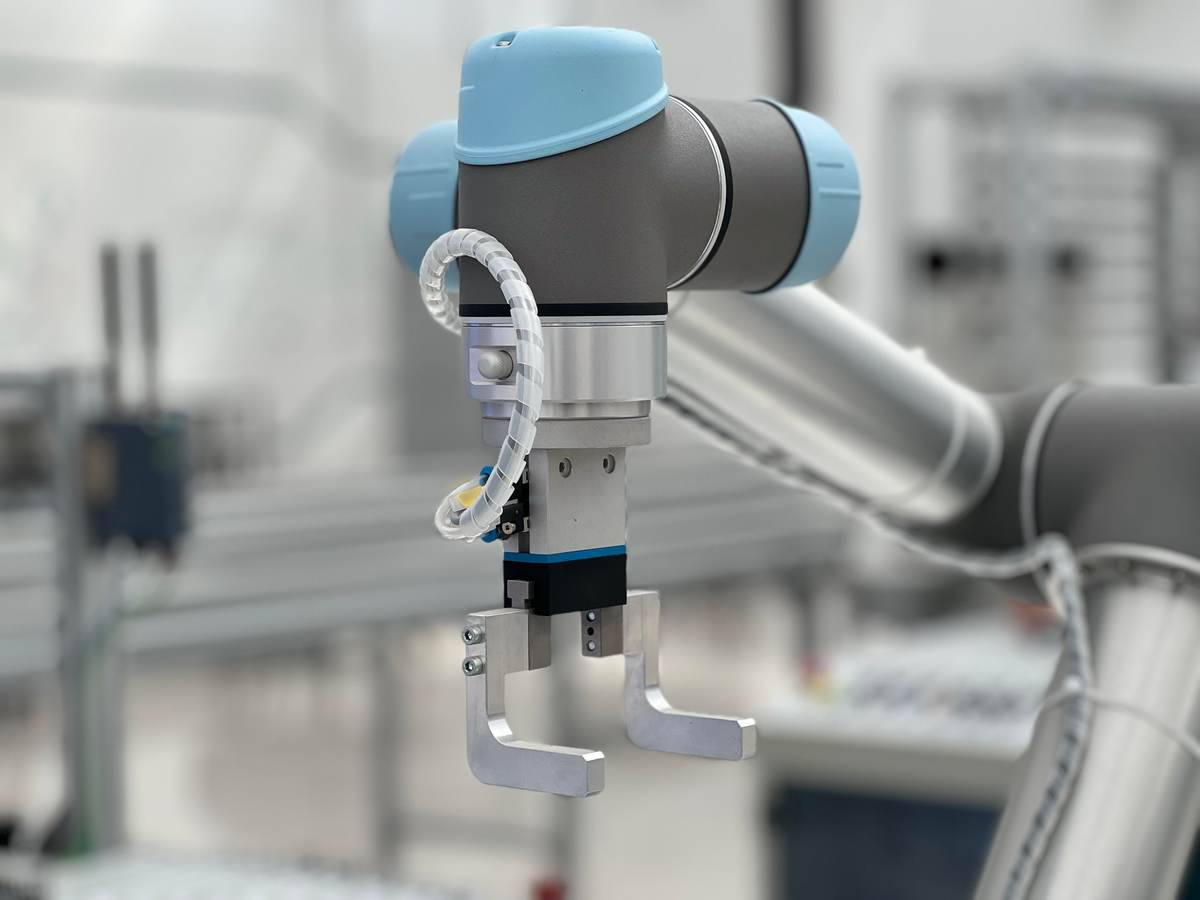 A robotic arm in a modern technical environment